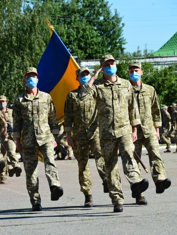 Курсанти пройшли, демонструючи військову виправку та чіткий стройовий крок. Фото з сайту «Полтавська політехніка